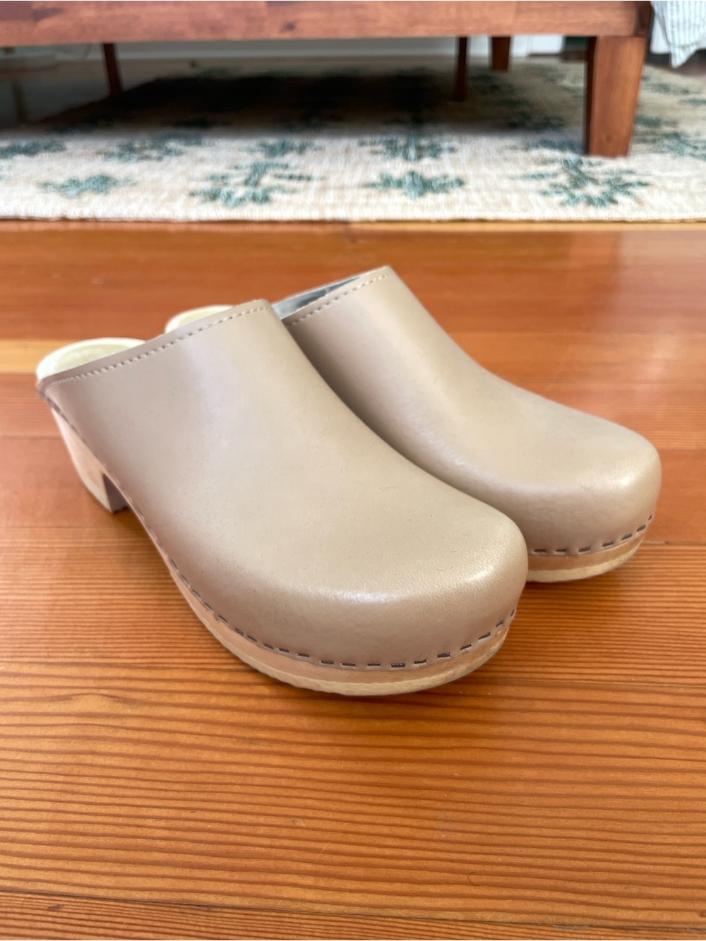 Sven Nude Leather Clogs